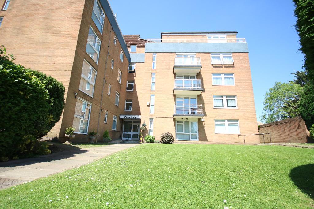 3 bed Apartment for rent in Edgware. From Grove Residential - Edgware