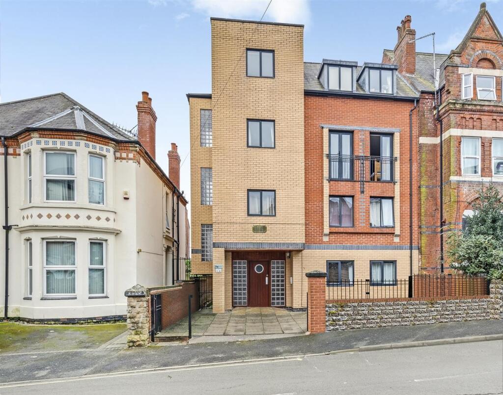 4 bed 1st Floor Flat for rent in Nottingham. From Frank Innes Lettings - Mapperley