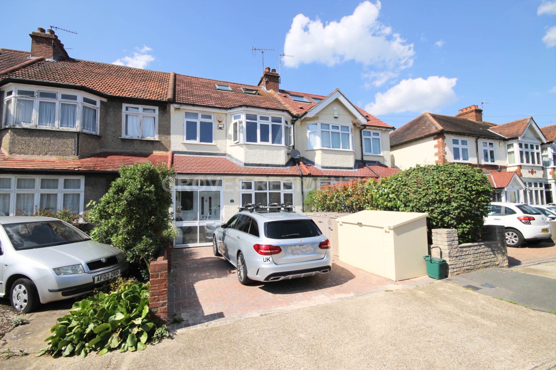 5 bed Semi Detached for rent in New Malden. From Groves Residential 5 bed Semi Detached for rent in New Malden. From Groves Residential