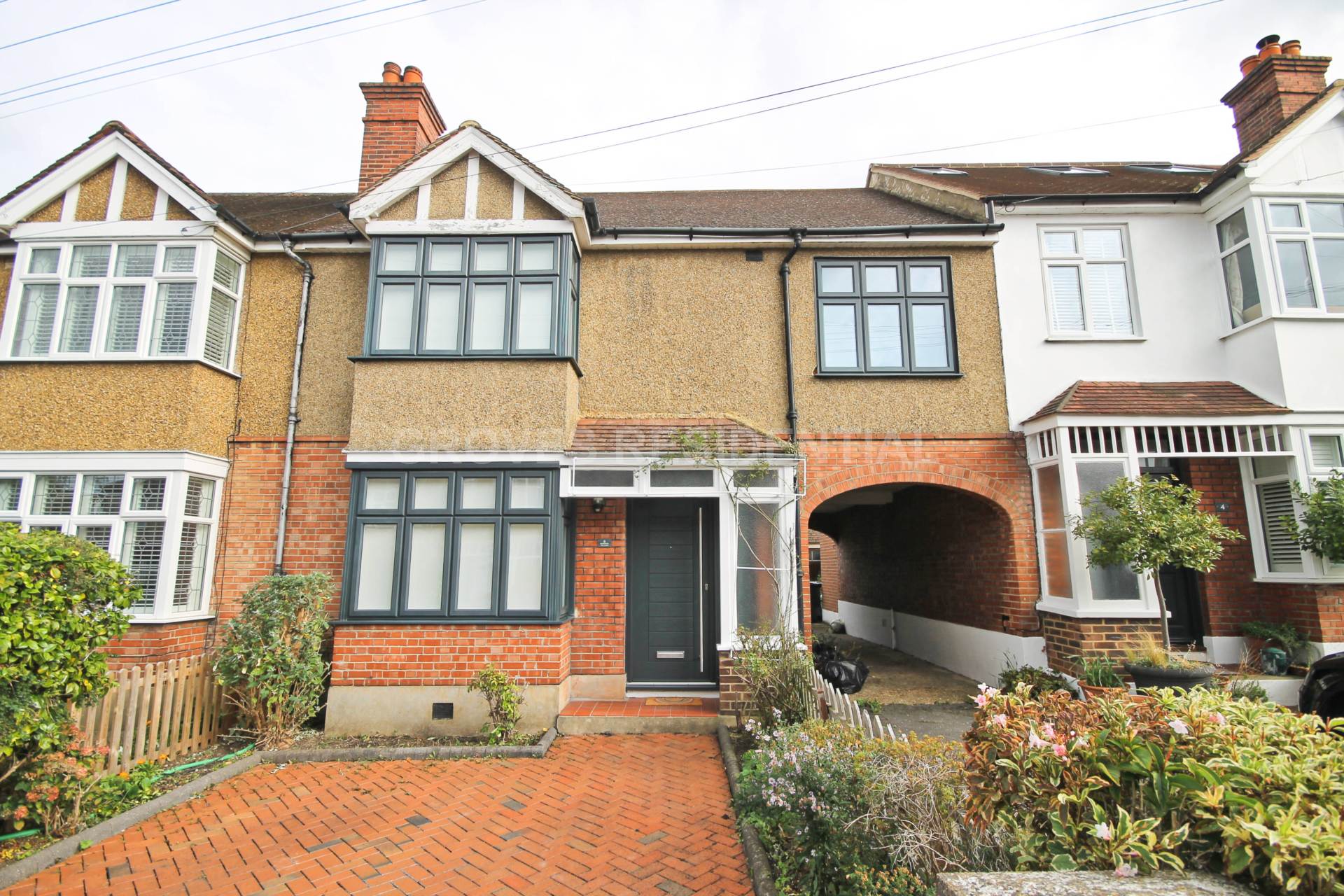 4 bed Semi Detached for rent in New Malden. From Groves Residential 4 bed Semi Detached for rent in New Malden. From Groves Residential