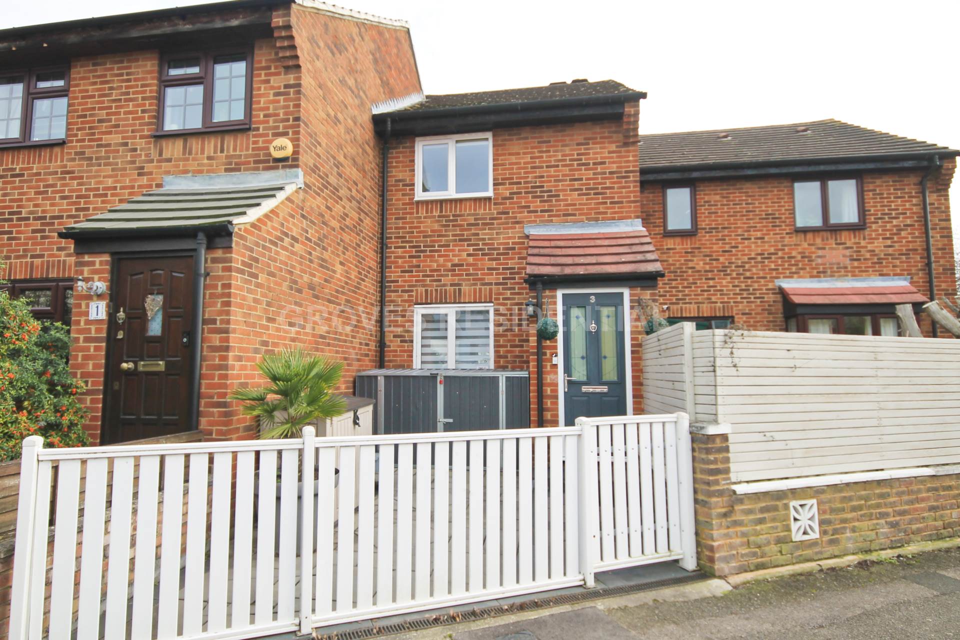 2 bed Mid Terraced House for rent in New Malden. From Groves Residential 2 bed Mid Terraced House for rent in New Malden. From Groves Residential