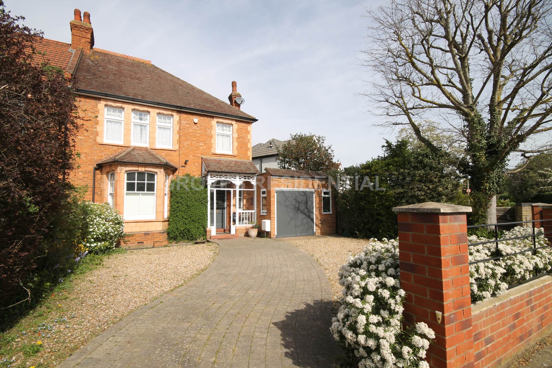 4 bed Semi Detached for rent in New Malden. From Groves Residential 4 bed Semi Detached for rent in New Malden. From Groves Residential