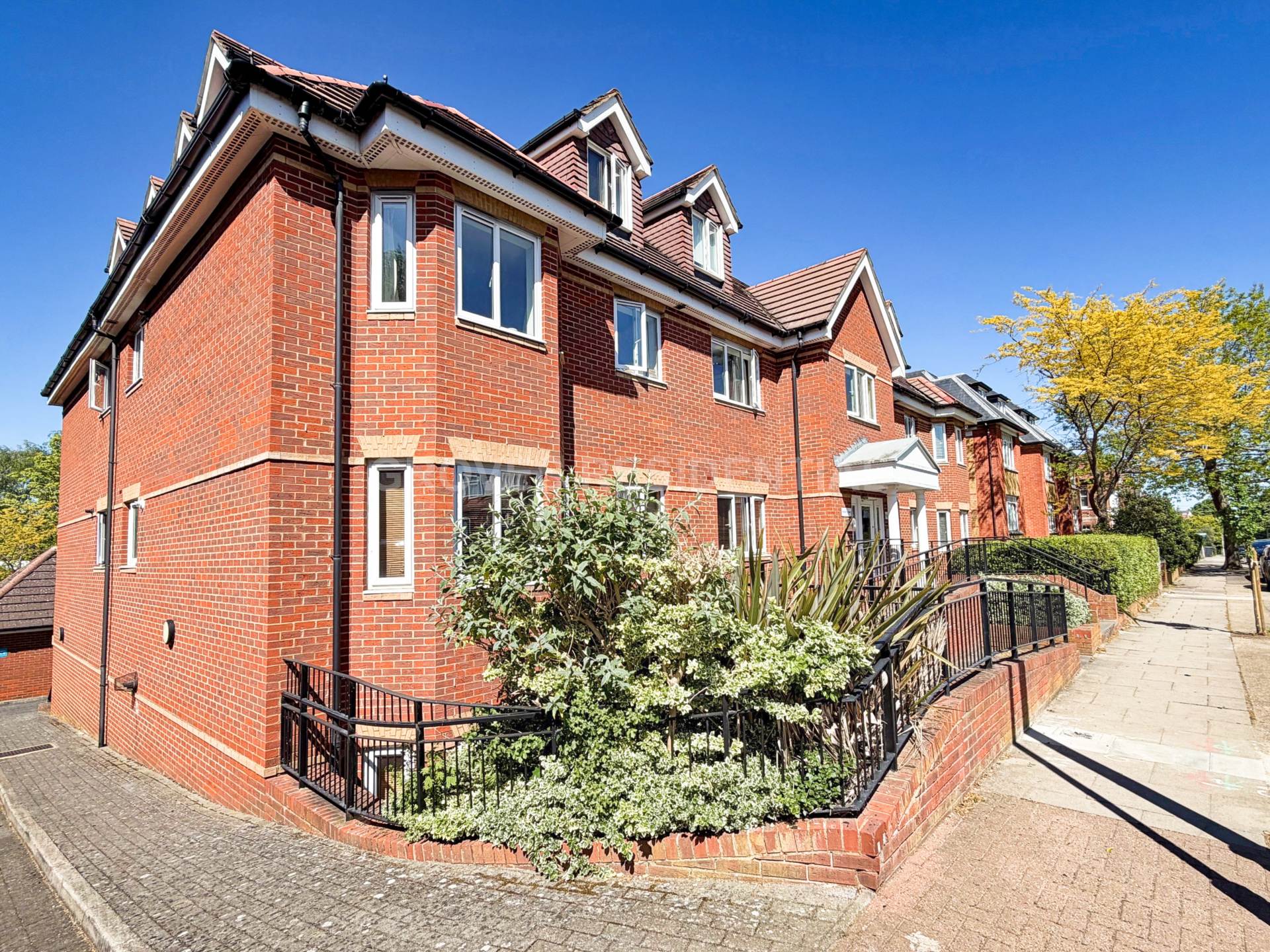 1 bed 1st Floor Flat for rent in New Malden. From Groves Residential