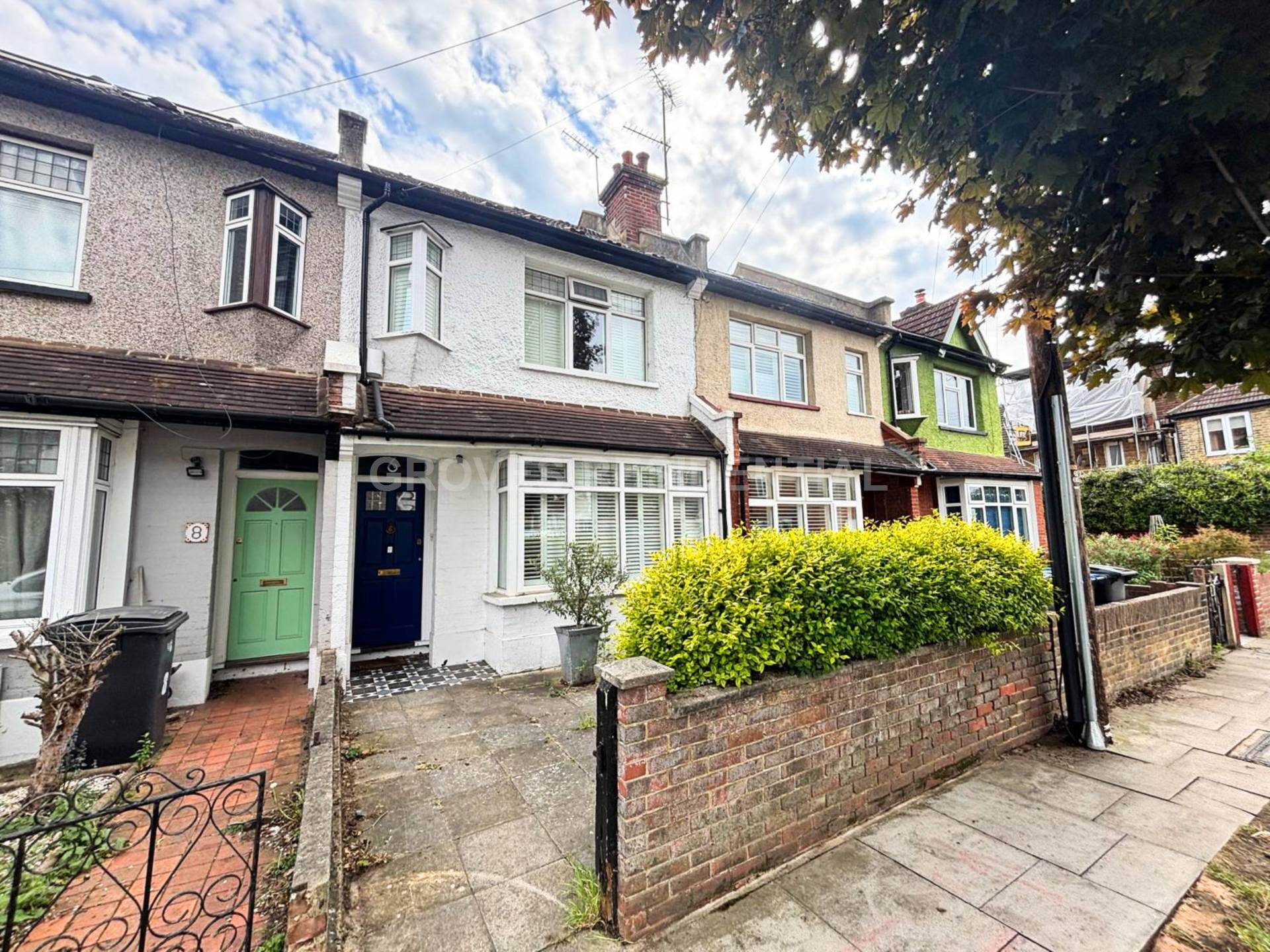 3 bed Mid Terraced House for rent in New Malden. From Groves Residential 3 bed Mid Terraced House for rent in New Malden. From Groves Residential