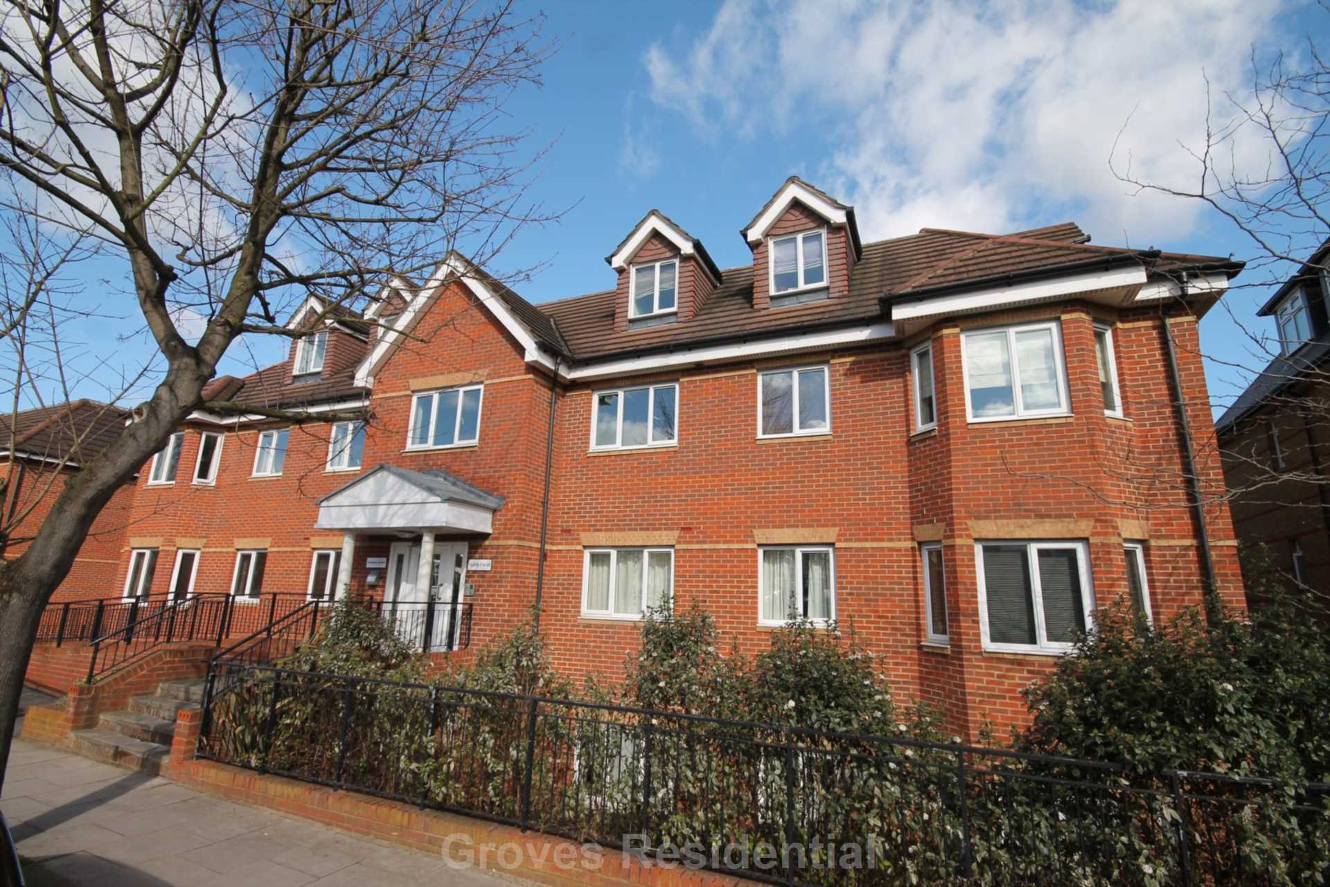 1 bed 1st Floor Flat for rent in New Malden. From Groves Residential 1 bed 1st Floor Flat for rent in New Malden. From Groves Residential