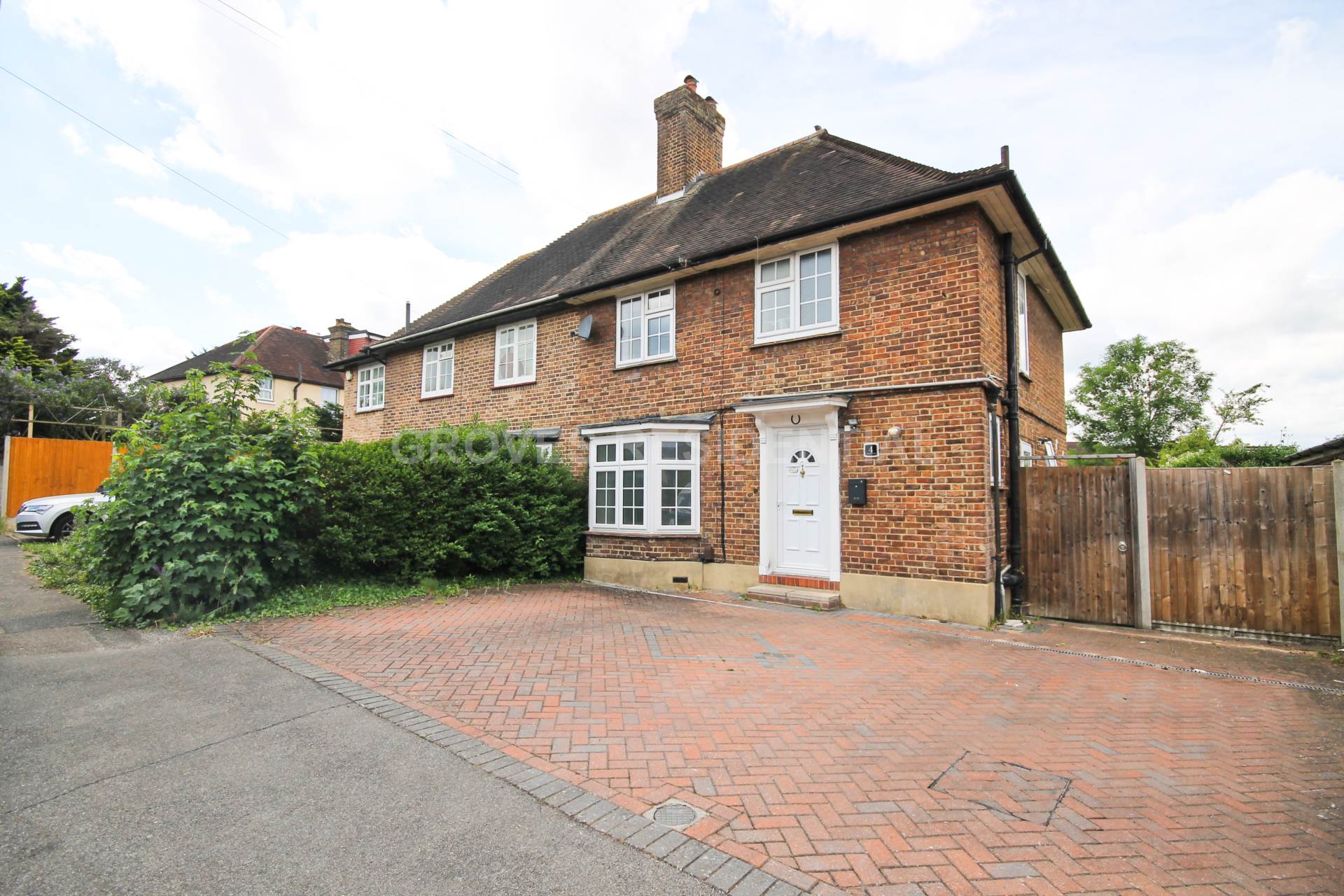 4 bed Semi Detached for rent in New Malden. From Groves Residential 4 bed Semi Detached for rent in New Malden. From Groves Residential