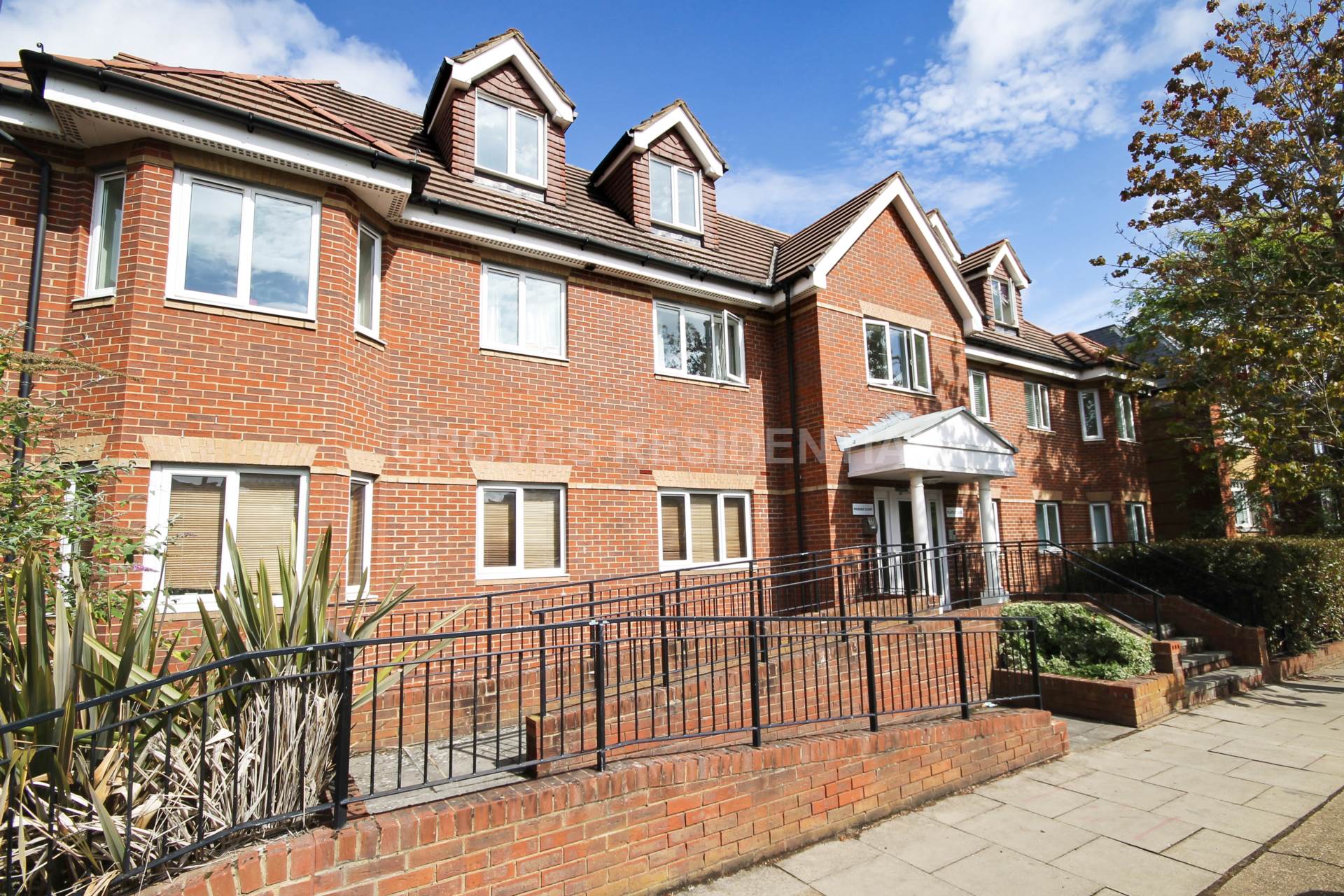 2 bed 1st Floor Flat for rent in New Malden. From Groves Residential 2 bed 1st Floor Flat for rent in New Malden. From Groves Residential