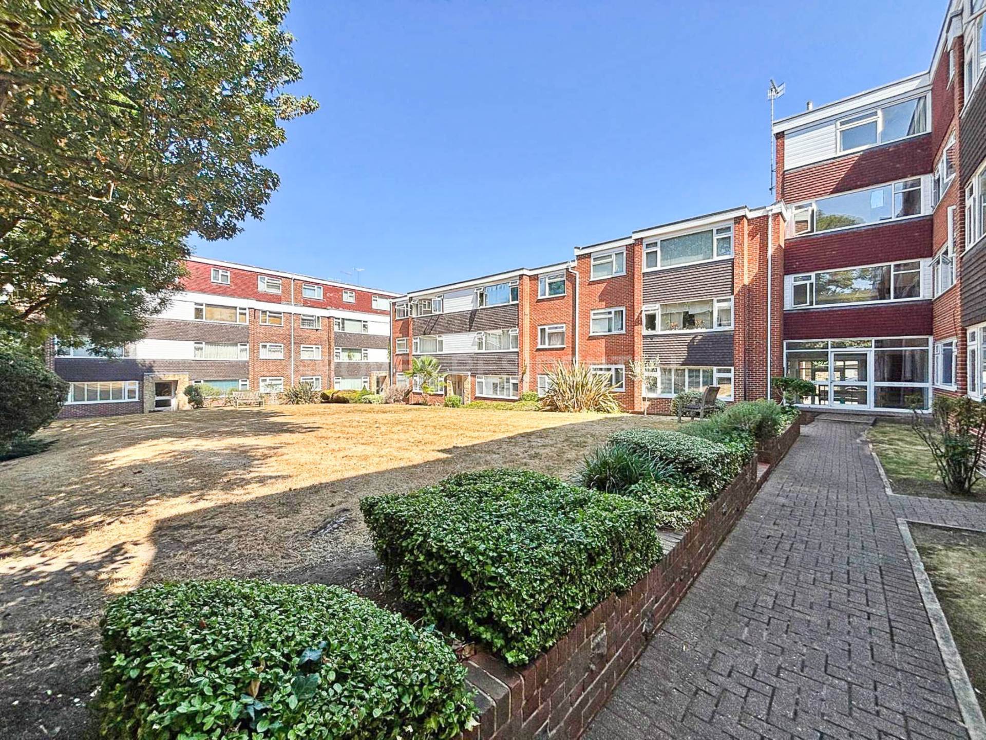 2 bed 1st Floor Flat for rent in Kingston upon Thames. From Groves Residential