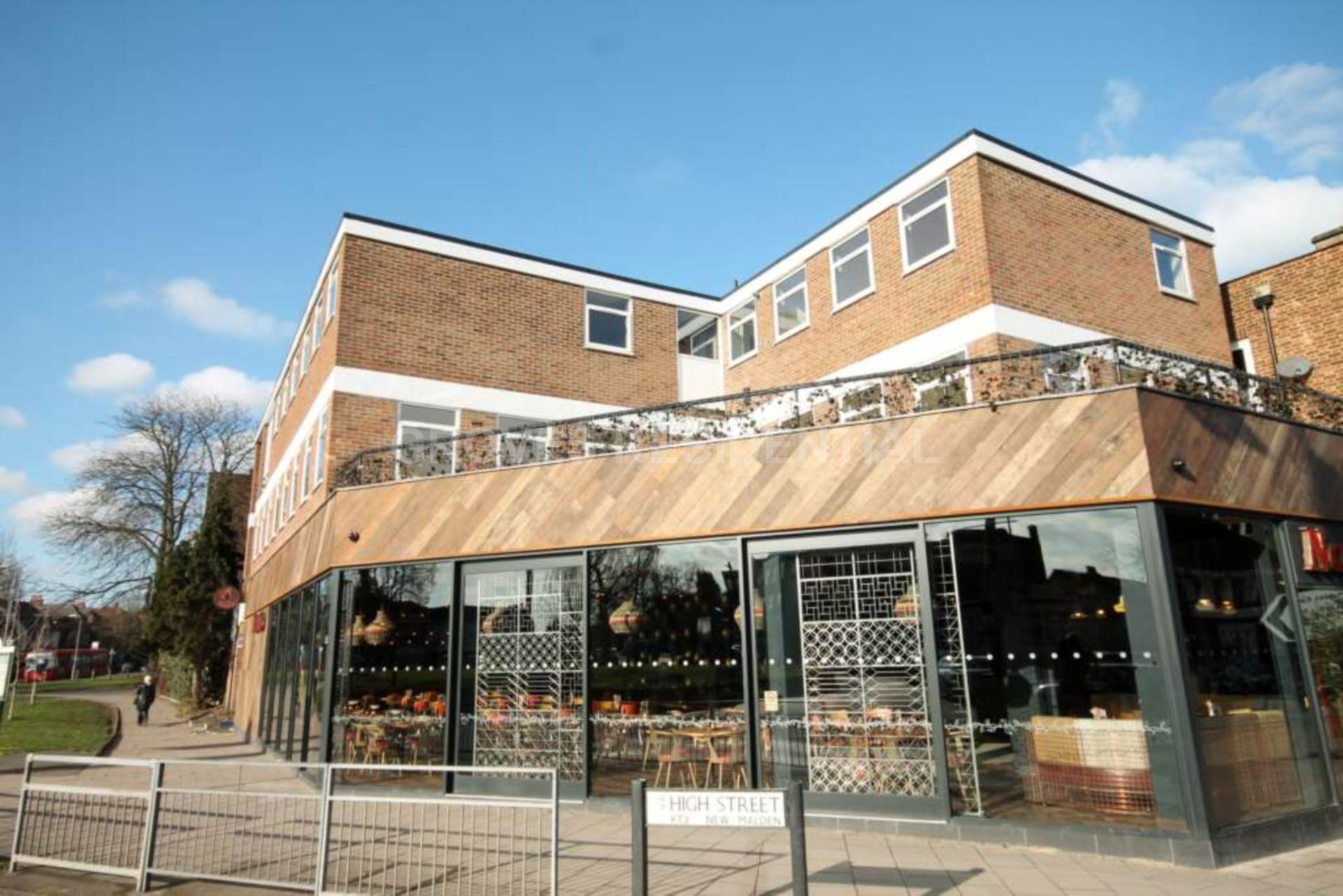 2 bed 1st Floor Flat for rent in New Malden. From Groves Residential