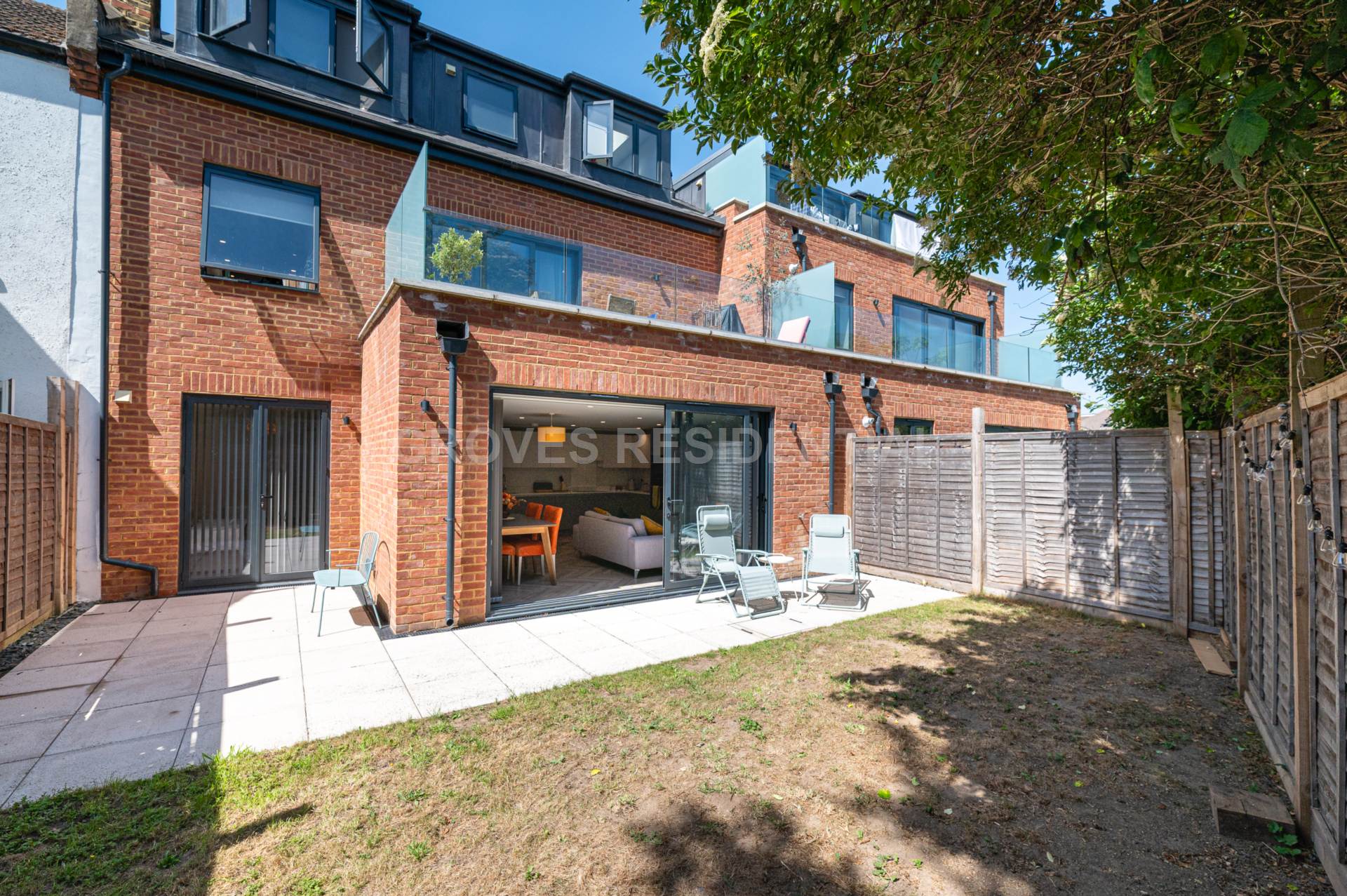 3 bed 1st Floor Flat for rent in London. From Groves Residential