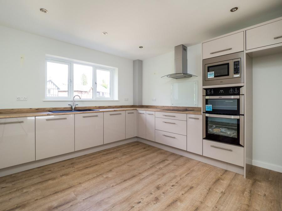 3 bed Town House for rent in Arnold. From Frank Innes - Nottingham