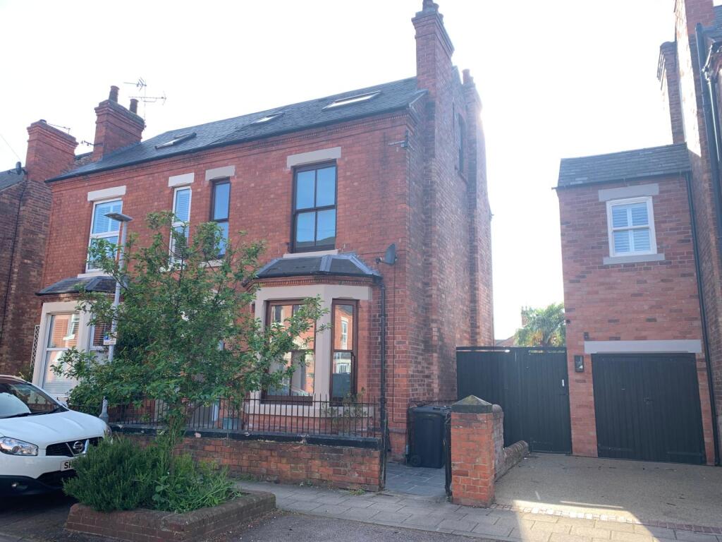 4 bed Detached for rent in West Bridgford. From Frank Innes - West Bridgford 4 bed Detached for rent in West Bridgford. From Frank Innes - West Bridgford