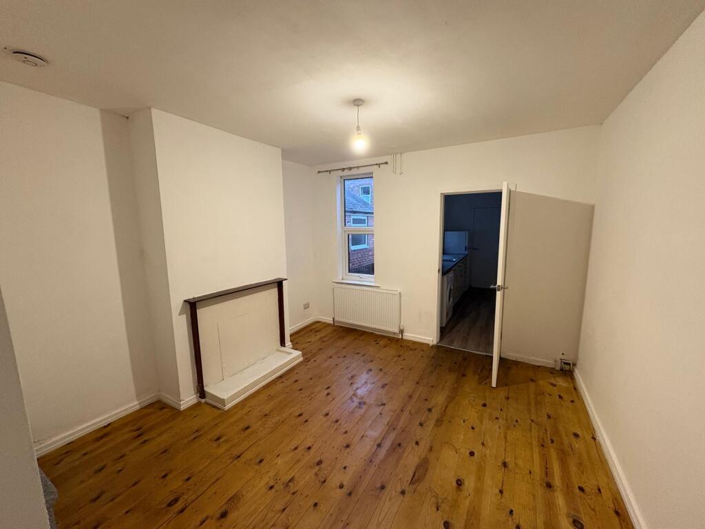 3 bed Mid Terraced House for rent in Nottingham. From Frank Innes - West Bridgford 3 bed Mid Terraced House for rent in Nottingham. From Frank Innes - West Bridgford