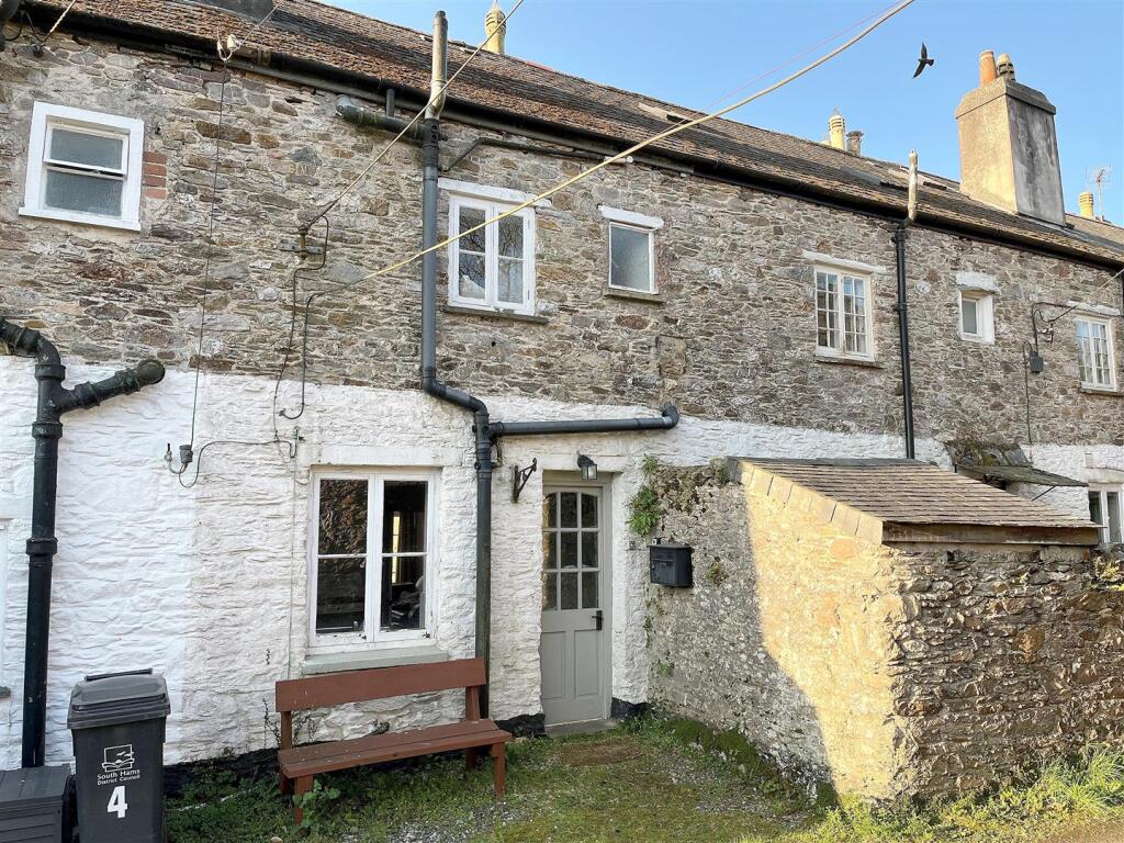 3 bed Mid Terraced House for rent in Loddiswell. From Freeborns - Dartmouth 3 bed Mid Terraced House for rent in Loddiswell. From Freeborns - Dartmouth