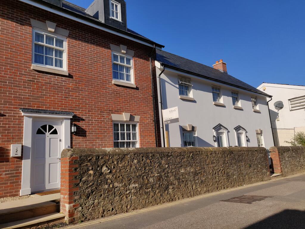 3 bed Mid Terraced House for rent in Honiton. From Fulfords - Honiton 3 bed Mid Terraced House for rent in Honiton. From Fulfords - Honiton