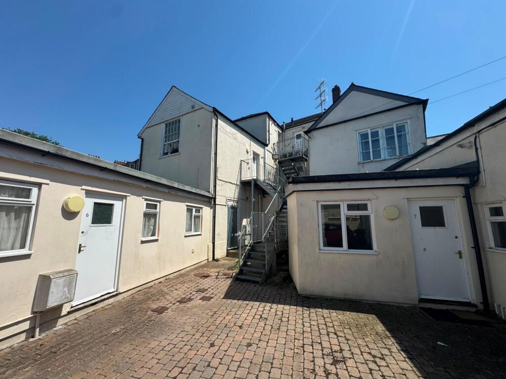1 bed Apartment for rent in Honiton. From Fulfords - Honiton 1 bed Apartment for rent in Honiton. From Fulfords - Honiton