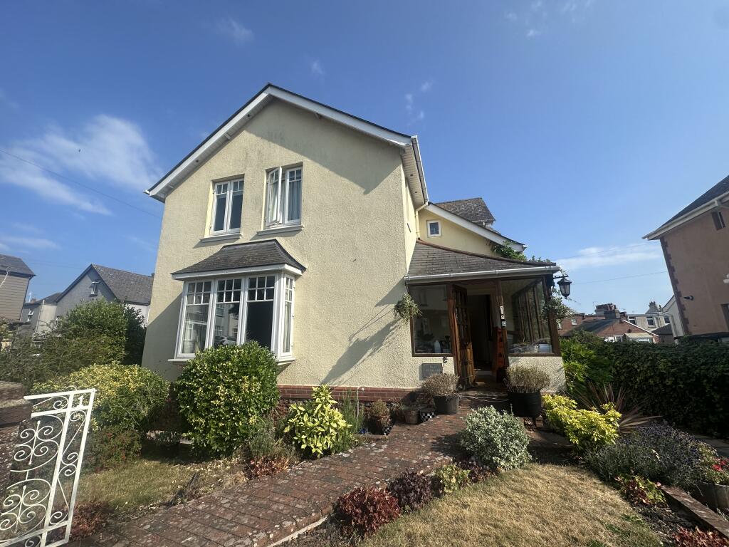 3 bed 1st Floor Flat for rent in Paignton. From Fulfords - Newton Abbot 3 bed 1st Floor Flat for rent in Paignton. From Fulfords - Newton Abbot