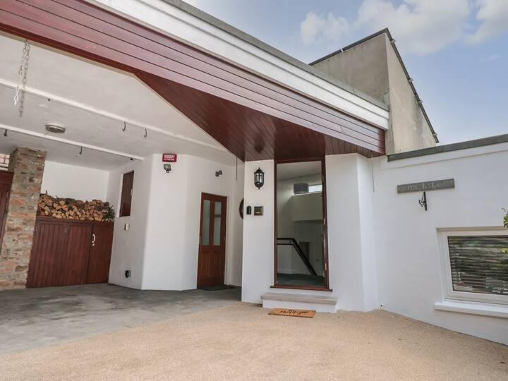 4 bed Detached for rent in Kingswear. From Fulfords - Paignton