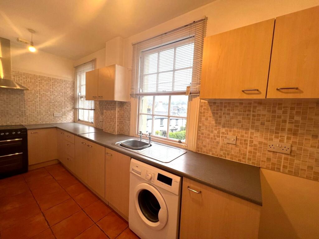 2 bed 1st Floor Flat for rent in Torquay. From Fulfords - Paignton 2 bed 1st Floor Flat for rent in Torquay. From Fulfords - Paignton