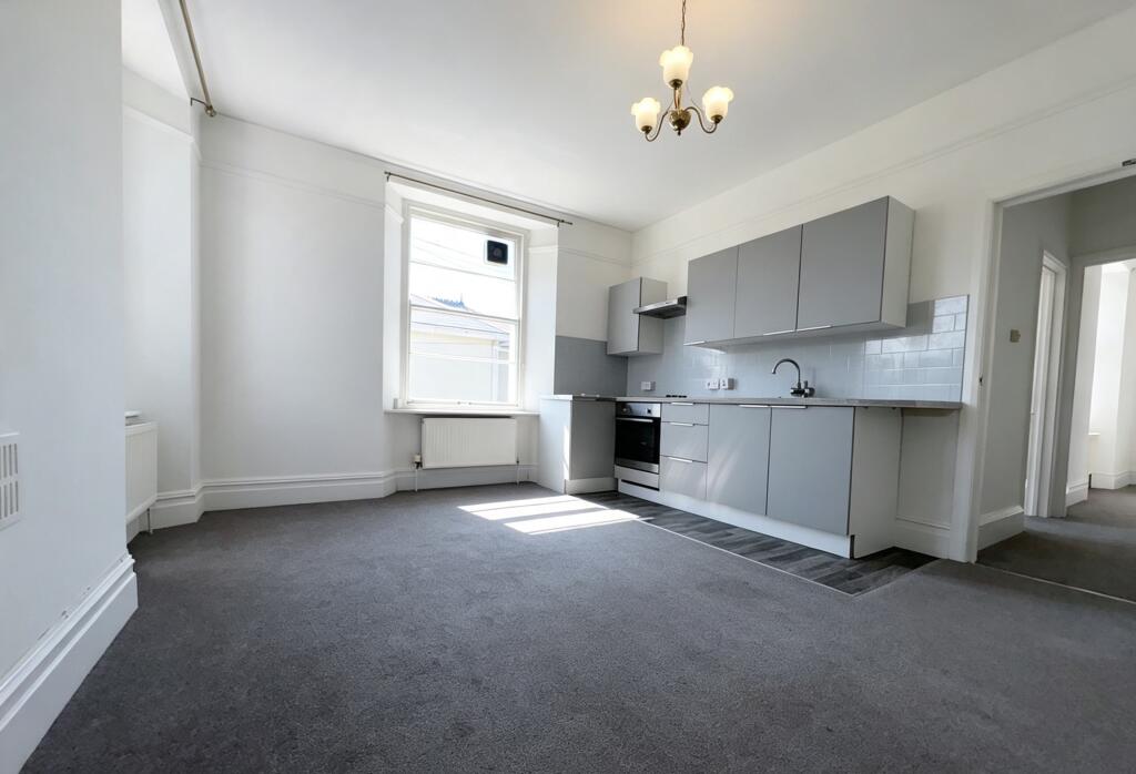 2 bed 1st Floor Flat for rent in Torquay. From Fulfords - Paignton
