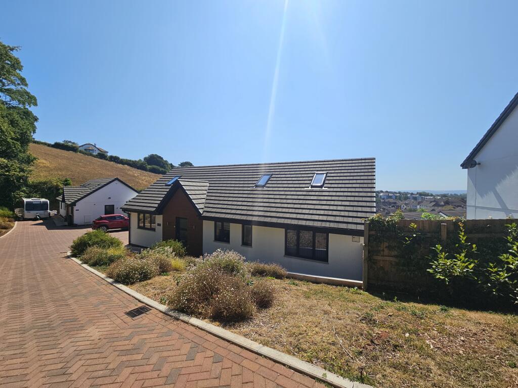 4 bed Detached bungalow for rent in Torquay. From Fulfords - Paignton 4 bed Detached bungalow for rent in Torquay. From Fulfords - Paignton