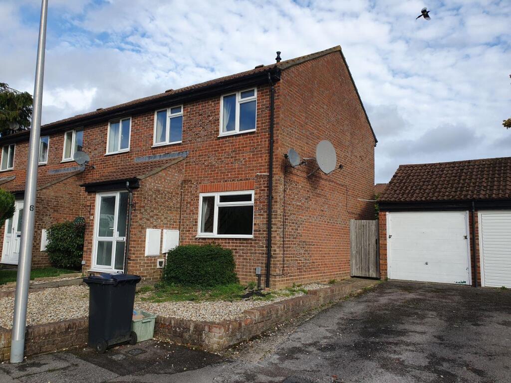 2 bed Detached for rent in Thatcham. From Girard Lettings - Newbury