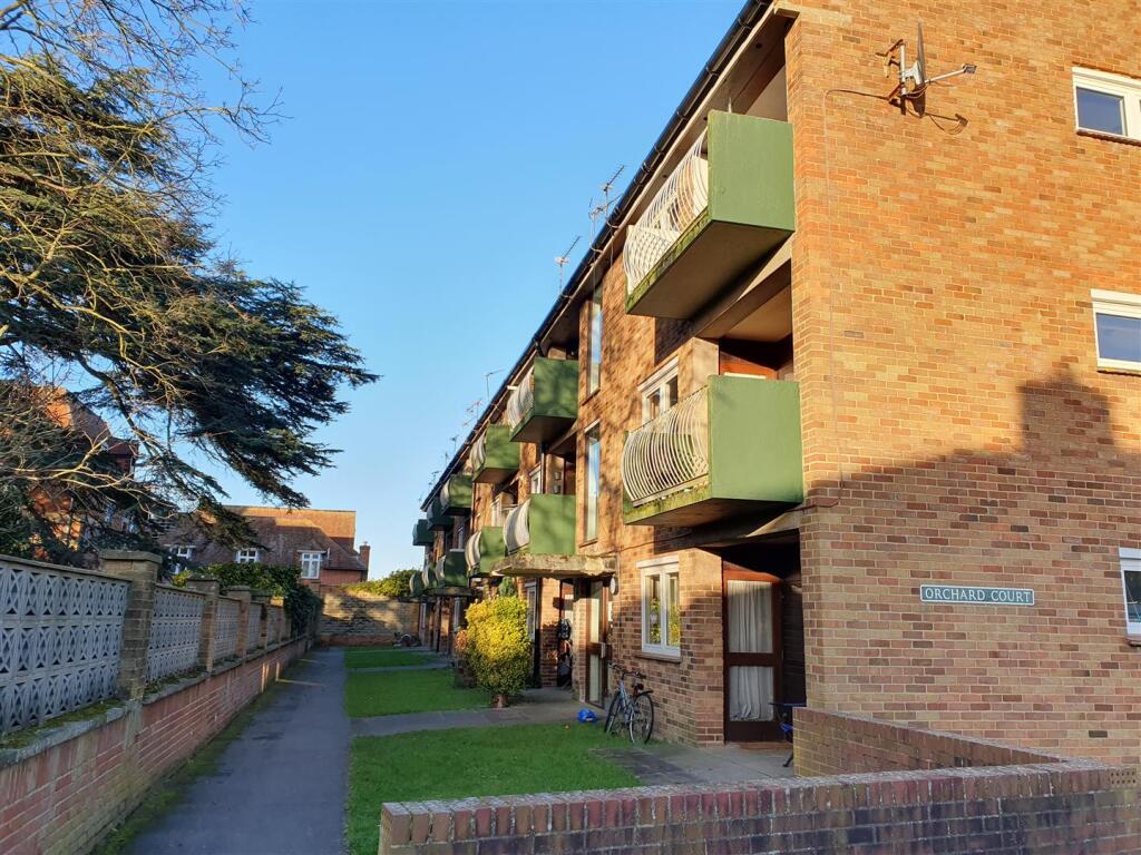 2 bed 1st Floor Flat for rent in Thatcham. From Girard Lettings - Newbury
