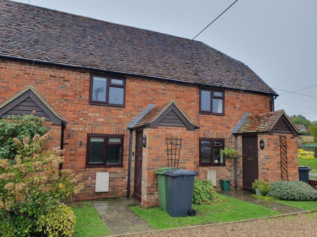 1 bed Mid Terraced House for rent in Newbury. From Girard Lettings - Newbury