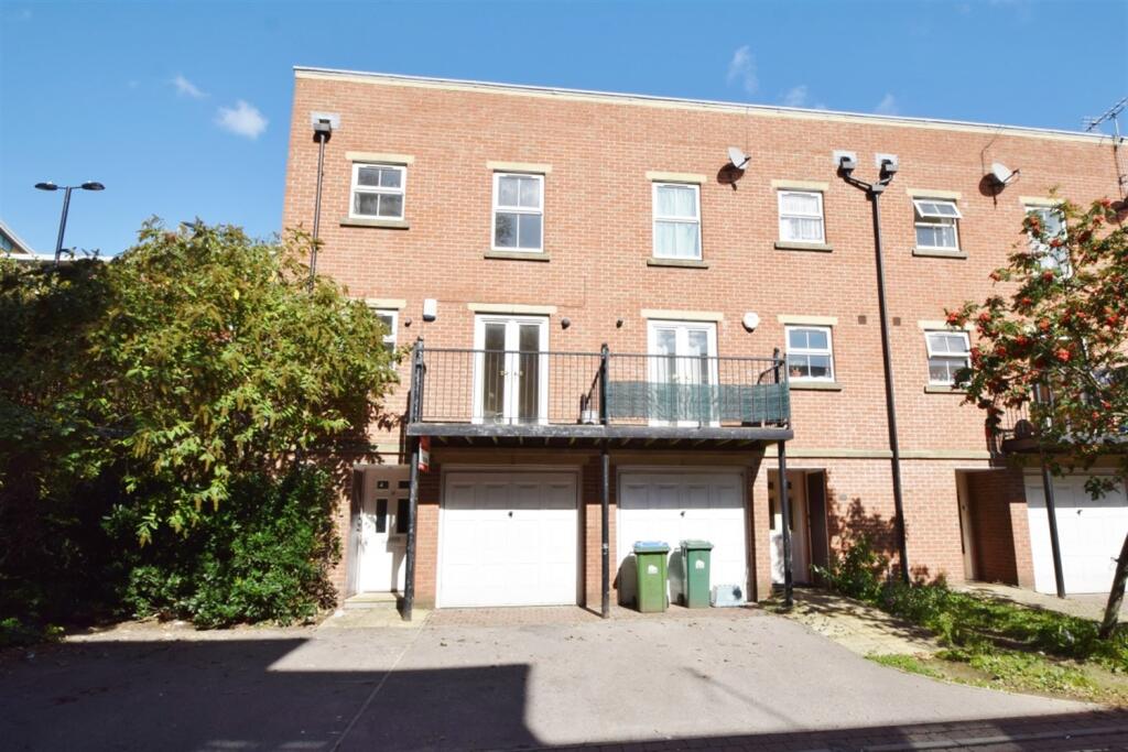 3 bed Semi Detached for rent in Southampton. From Goadsby - Southampton