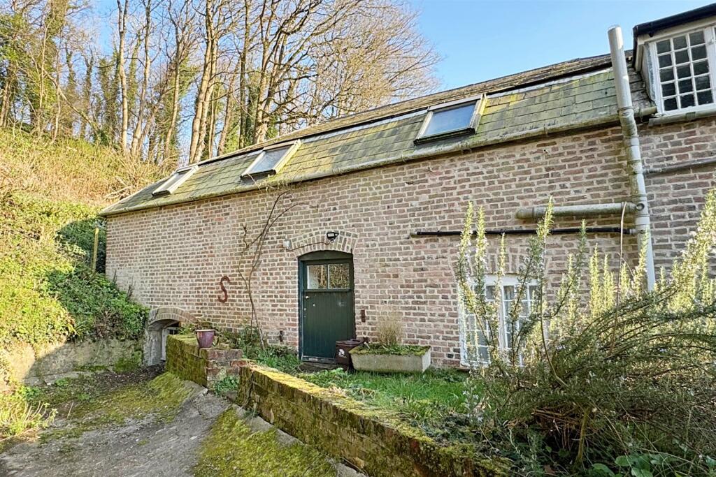 2 bed 1st Floor Flat for rent in Milton Abbas. From Goadsby - Wimborne 2 bed 1st Floor Flat for rent in Milton Abbas. From Goadsby - Wimborne