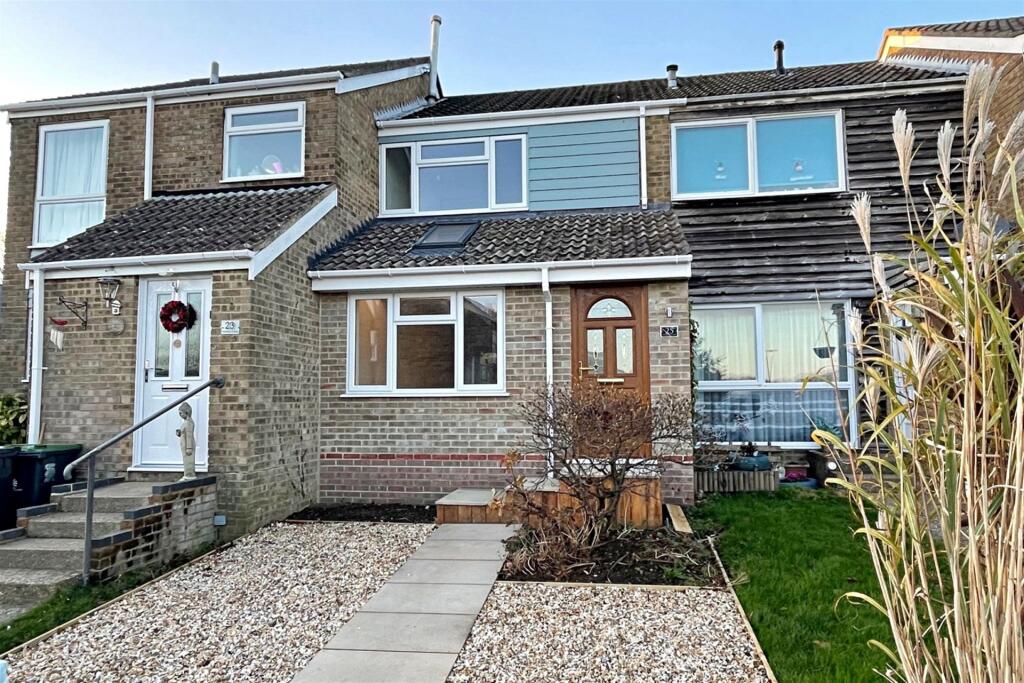 2 bed Mid Terraced House for rent in Broom Hill. From Goadsby - Wimborne