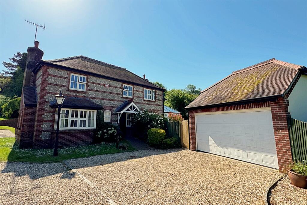 4 bed Detached for rent in Milborne St Andrew. From Goadsby - Wimborne 4 bed Detached for rent in Milborne St Andrew. From Goadsby - Wimborne