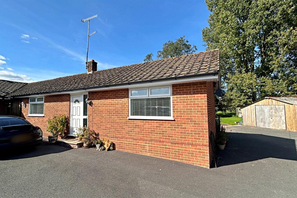 1 bed Semi-detached bungalow for rent in Winterborne Zelston. From Goadsby - Wimborne 1 bed Semi-detached bungalow for rent in Winterborne Zelston. From Goadsby - Wimborne