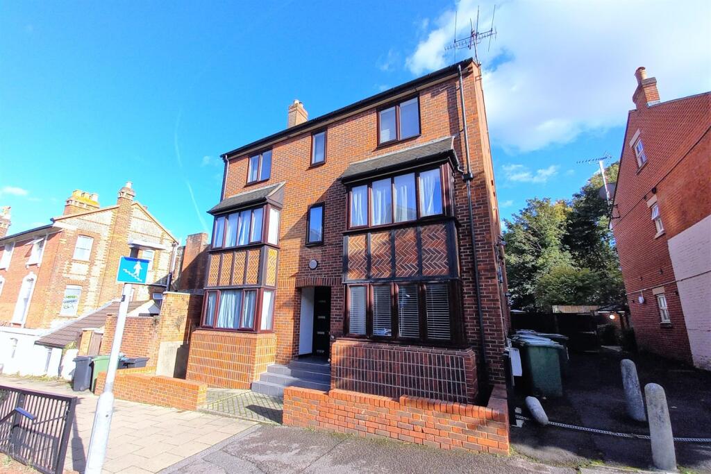 1 bed 1st Floor Flat for rent in Winchester. From Goadsby - Winchester