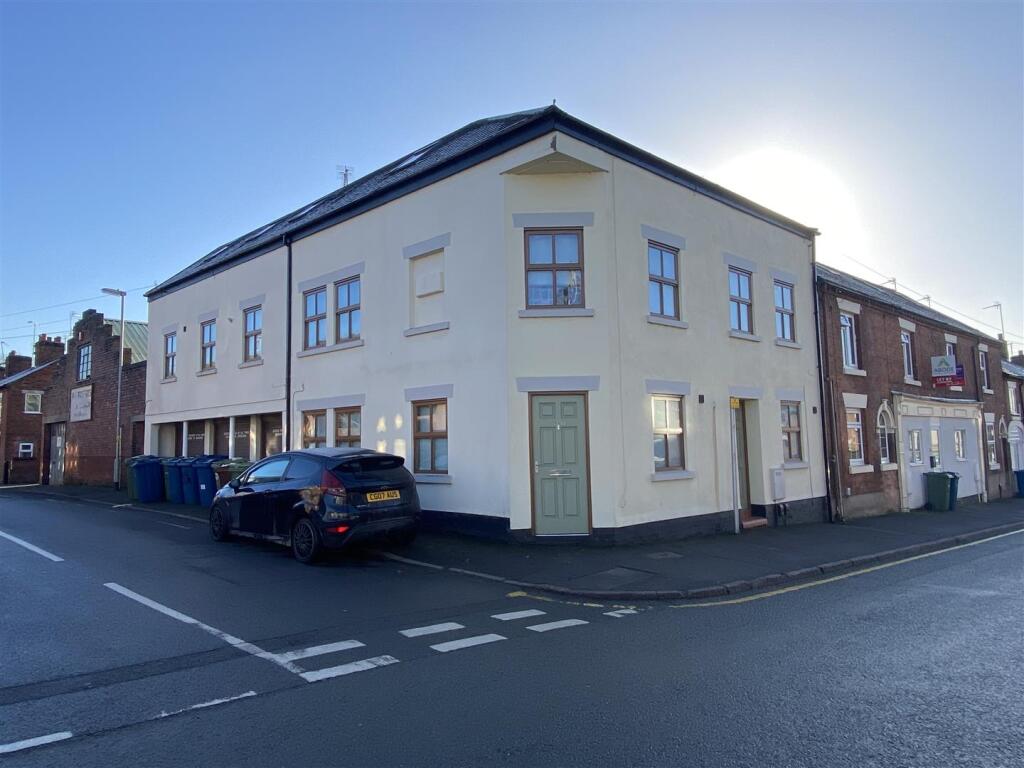 2 bed Town House for rent in Stone. From Tinsley-Garner Independent Estate Agents - Stone