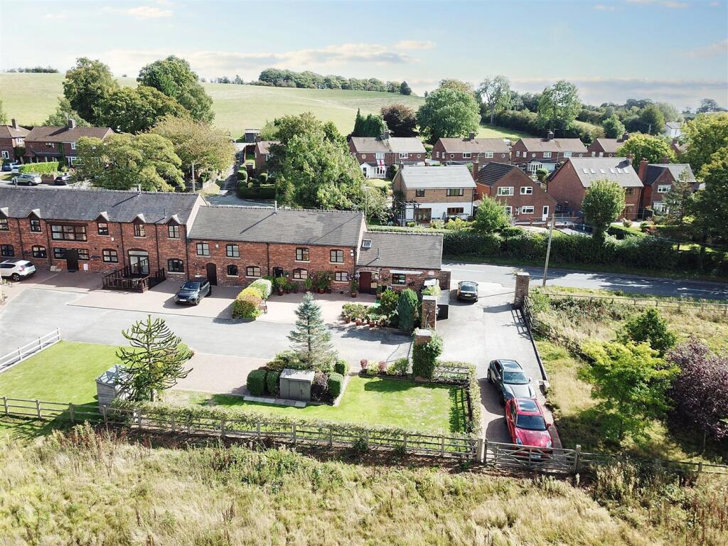 2 bed Mews for rent in Stallington. From Tinsley-Garner Independent Estate Agents - Stone 2 bed Mews for rent in Stallington. From Tinsley-Garner Independent Estate Agents - Stone