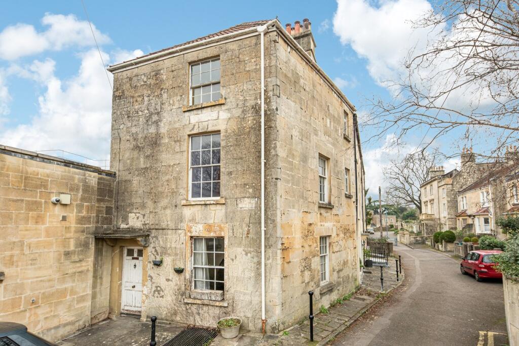 4 bed Mid Terraced House for rent in Bath. From Cobb Farr - Bath