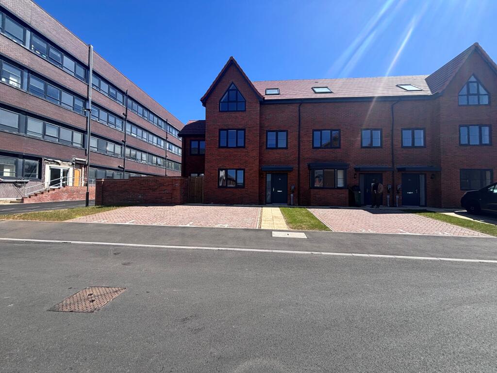 5 bed Detached for rent in Aylesbury. From Connells - Aylesbury