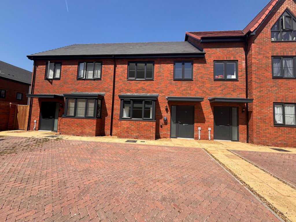 3 bed Mid Terraced House for rent in Aylesbury. From Connells - Aylesbury 3 bed Mid Terraced House for rent in Aylesbury. From Connells - Aylesbury