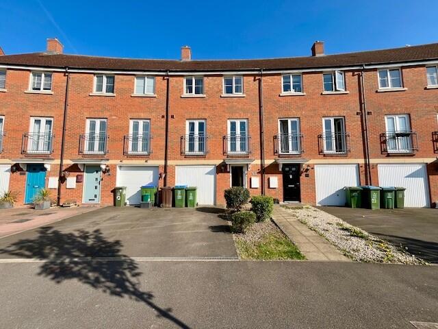 4 bed Town House for rent in Aylesbury. From Connells - Aylesbury 4 bed Town House for rent in Aylesbury. From Connells - Aylesbury