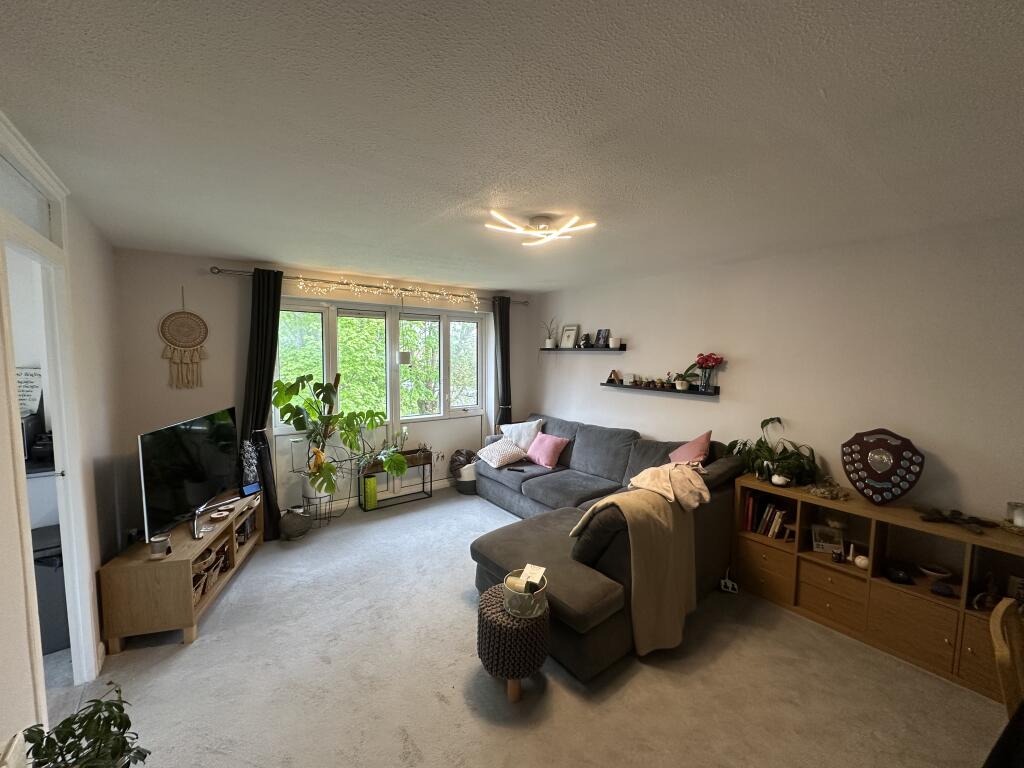 2 bed 1st Floor Flat for rent in Jockey End. From Connells Lettings - Hemel Hempstead