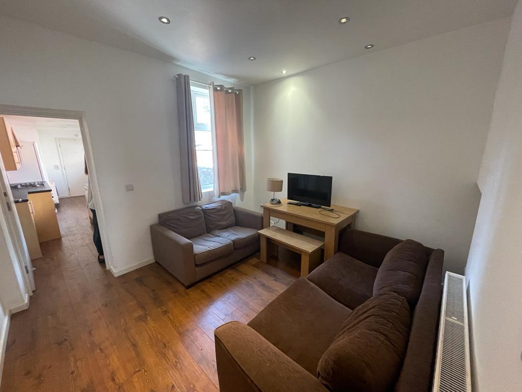 5 bed Mid Terraced House for rent in Birmingham. From Direct Housing - Birmingham 5 bed Mid Terraced House for rent in Birmingham. From Direct Housing - Birmingham