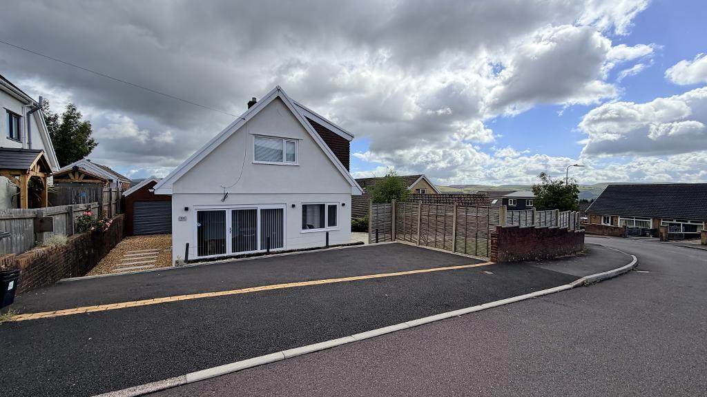 3 bed Detached for rent in Abercanaid. From First 4 Rentals - Treharris 3 bed Detached for rent in Abercanaid. From First 4 Rentals - Treharris