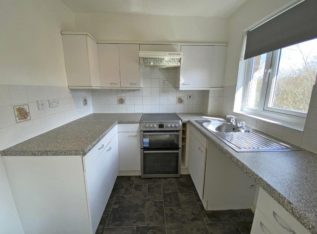 2 bed 1st Floor Flat for rent in Furzeley Corner. From Fox & Sons - Portsmouth 2 bed 1st Floor Flat for rent in Furzeley Corner. From Fox & Sons - Portsmouth