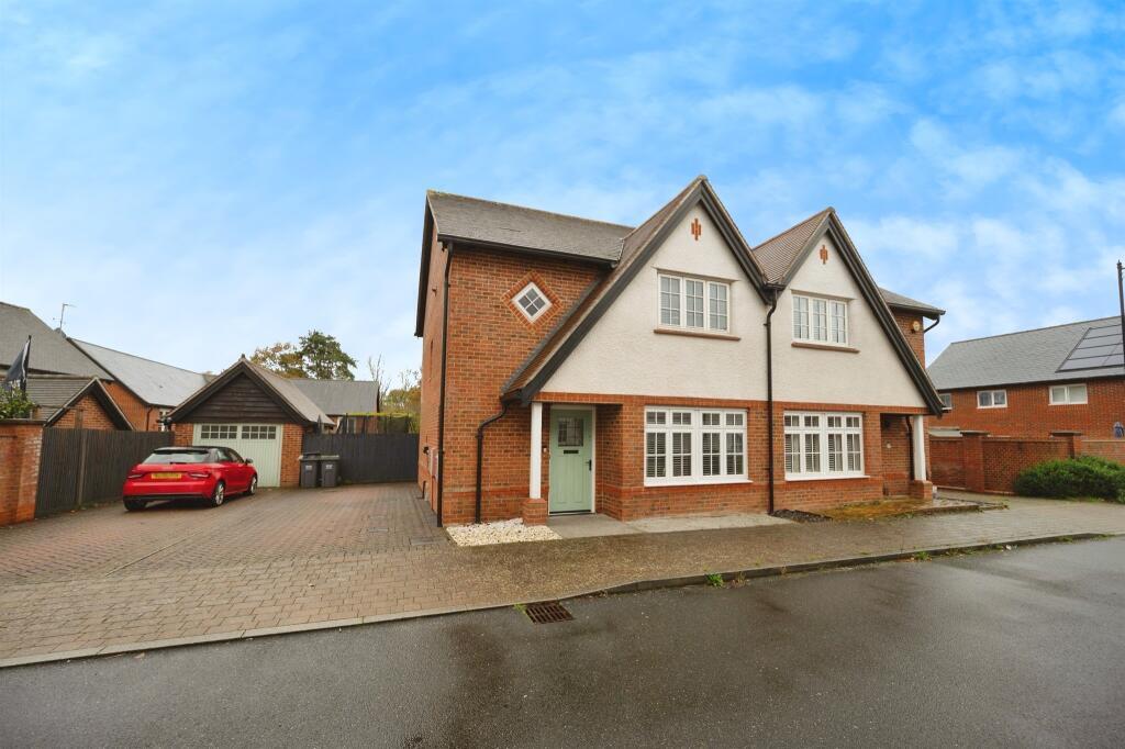 3 bed Semi Detached for rent in Denmead. From Fox & Sons - Portsmouth 3 bed Semi Detached for rent in Denmead. From Fox & Sons - Portsmouth