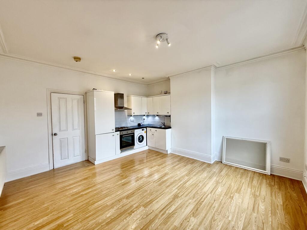2 bed Apartment for rent in Portsmouth. From Fox & Sons - Portsmouth 2 bed Apartment for rent in Portsmouth. From Fox & Sons - Portsmouth