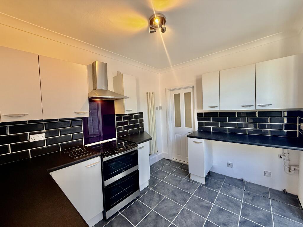 3 bed Detached for rent in Portsmouth. From Fox & Sons - Portsmouth