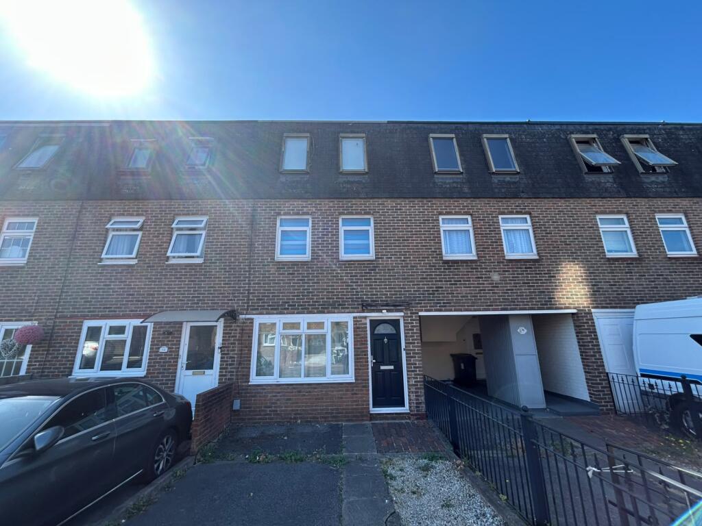 4 bed Detached for rent in Portsmouth. From Fox & Sons - Portsmouth