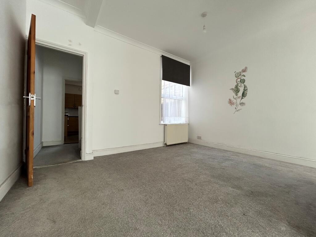3 bed Detached for rent in Portsmouth. From Fox & Sons - Portsmouth