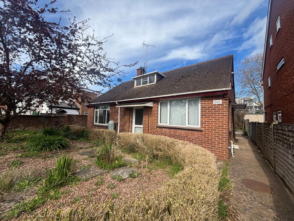 3 bed Detached bungalow for rent in Shillingford Abbot. From Fulfords - Exeter (City Centre) 3 bed Detached bungalow for rent in Shillingford Abbot. From Fulfords - Exeter (City Centre)